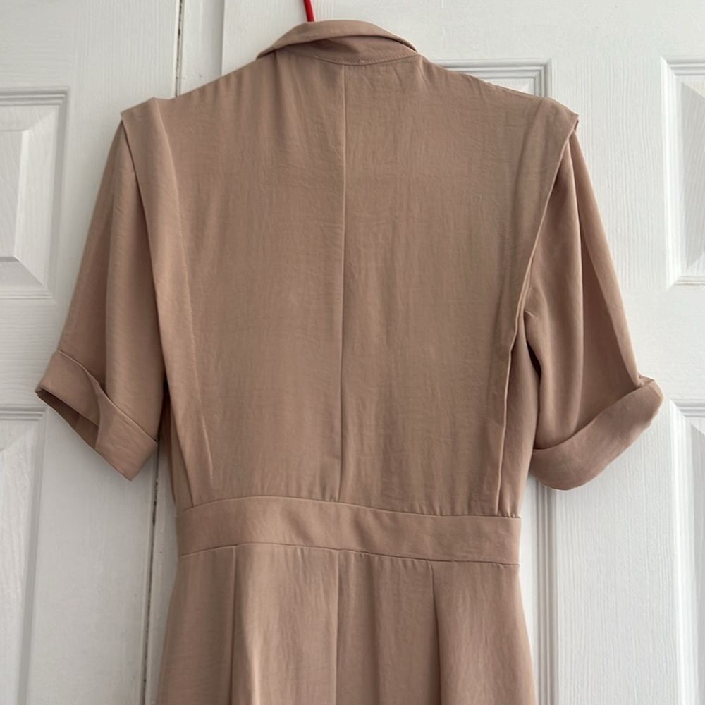 ASOS DESIGN- wrap tax midi dress with shoulder pads - Picture 6 of 6